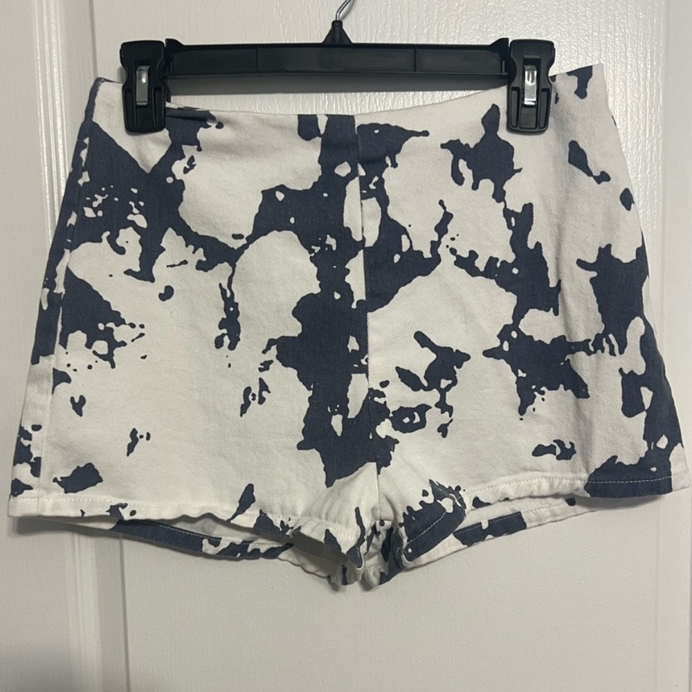 Le Lis Stylish Black and White Women's Shorts